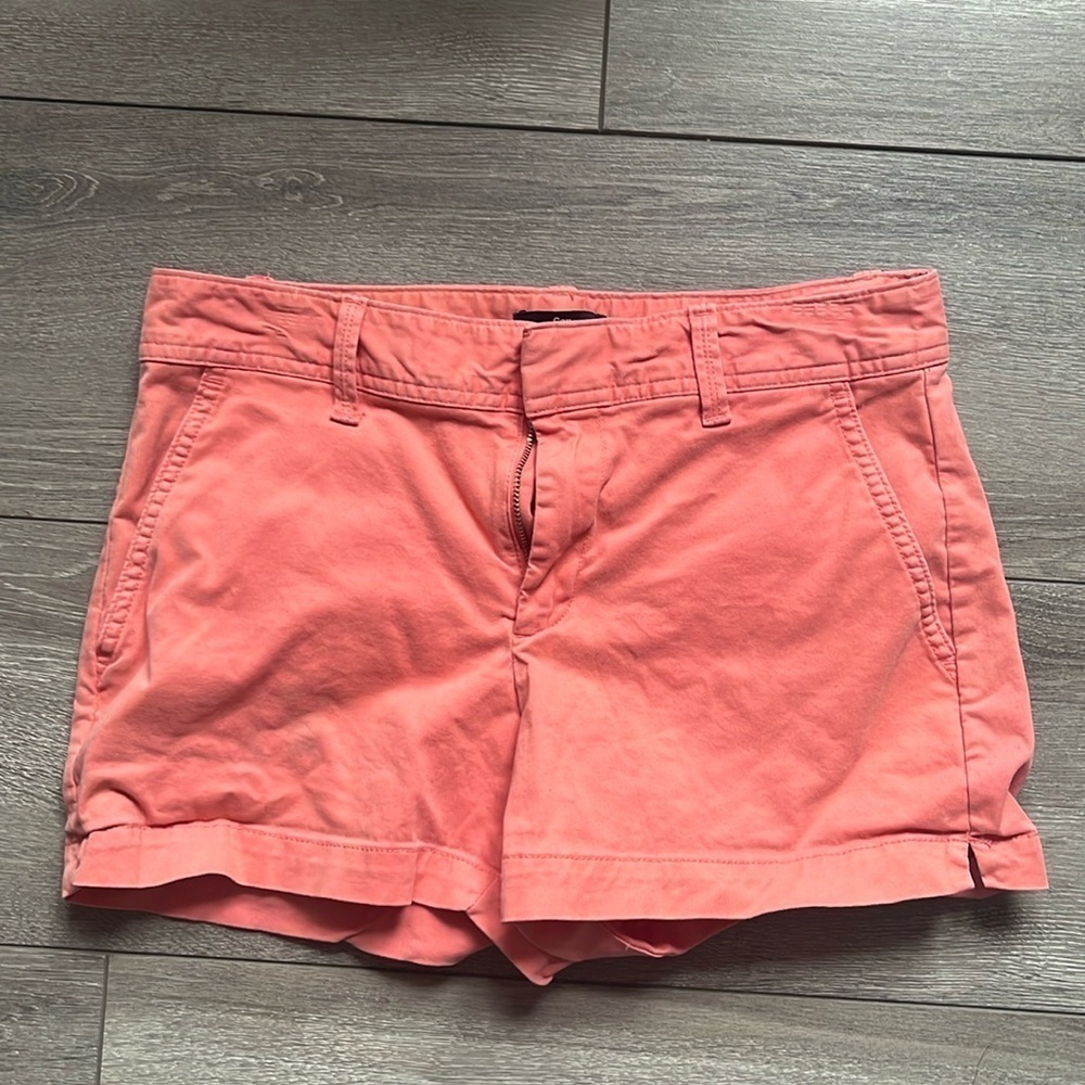 XS191 Gap coral colored shorts